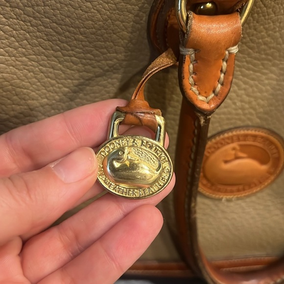 Vintage Dooney & Bourke Norfolk Beige and Brown Satchel - Picture 12 of 13